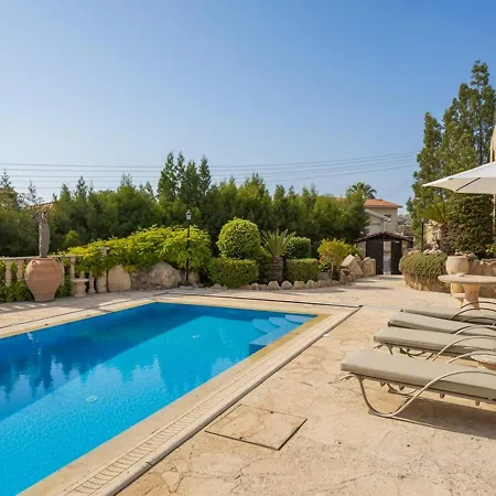 Garden Of Eden - 3 Bedroom Private With Pool Paphos