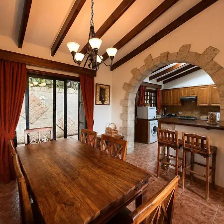 Garden Of Eden - 3 Bedroom Private With Pool Vilă *